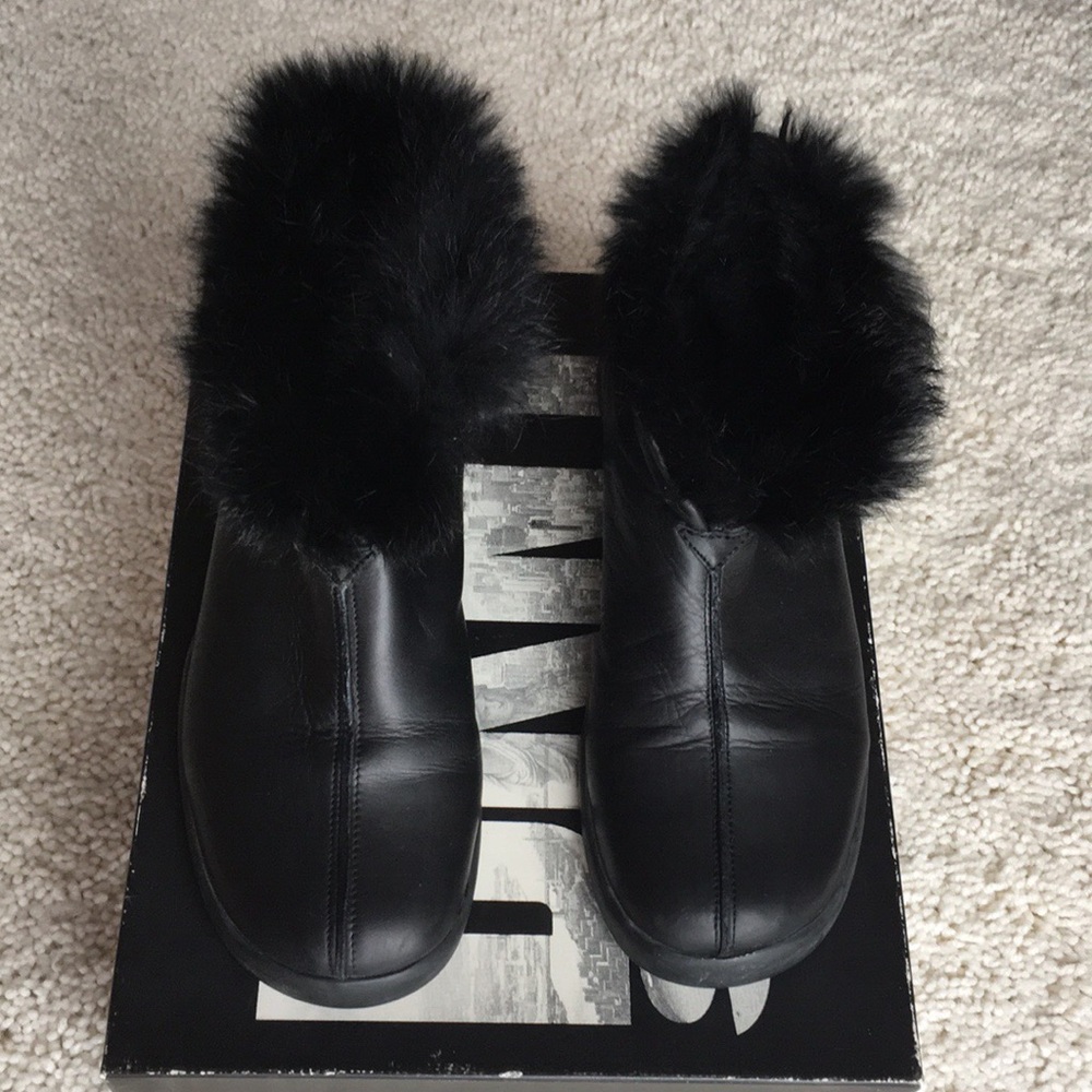 DKNY V-Neck Bootie.  Size 7